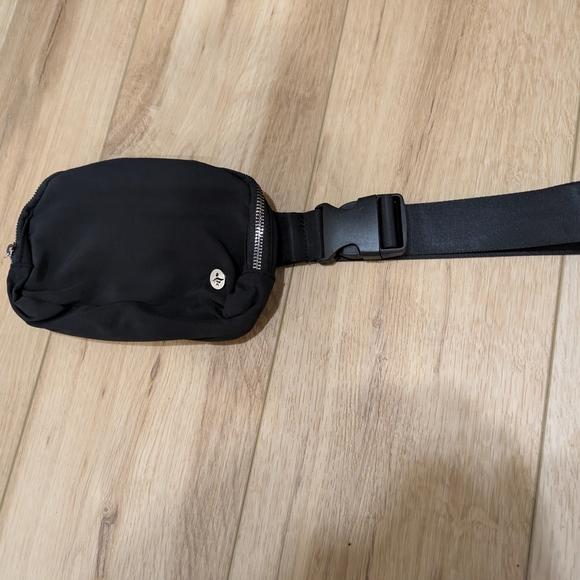 Halara Black Crossbody Bag - Picture 2 of 7